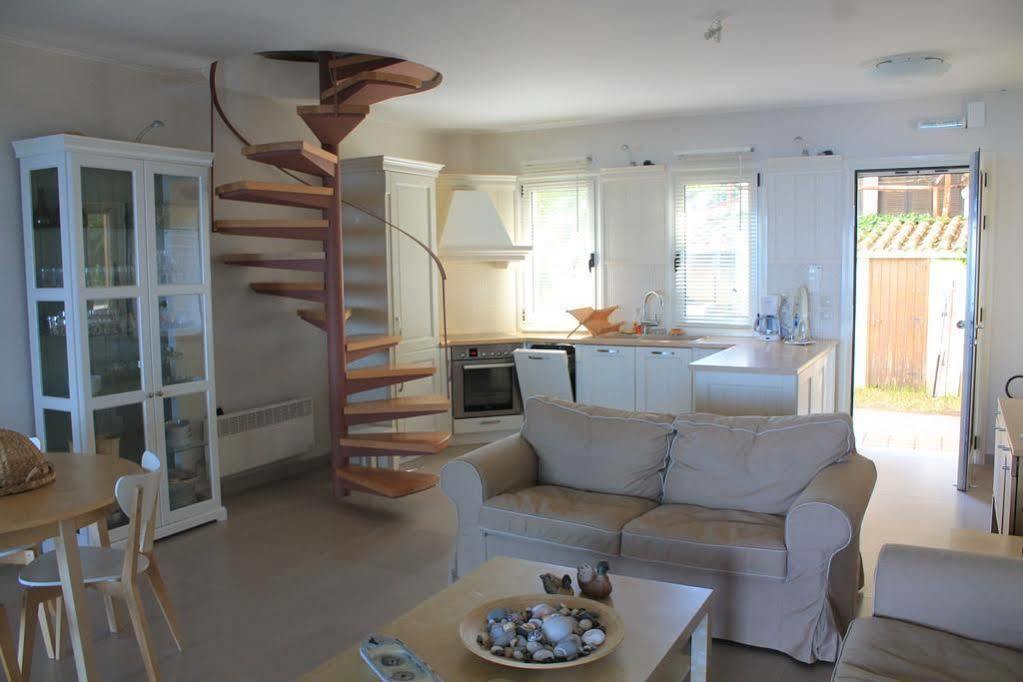 Avia Holiday Homes Dış mekan fotoğraf
